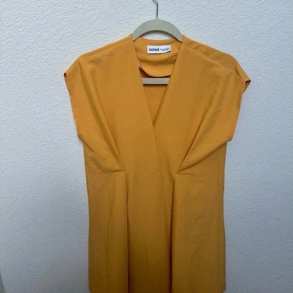 BCBGMaxAzria Women´s Mustard Mini Dress